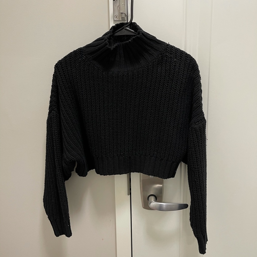 Cropped black sweater never wore